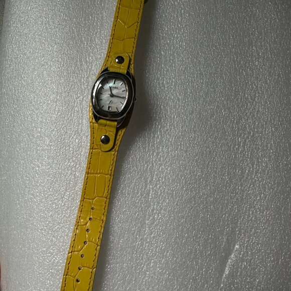 Vintage Fossil F2 Womens Watch Crocodile Leather and Abolone Shell Yellow RARE - Picture 3 of 6